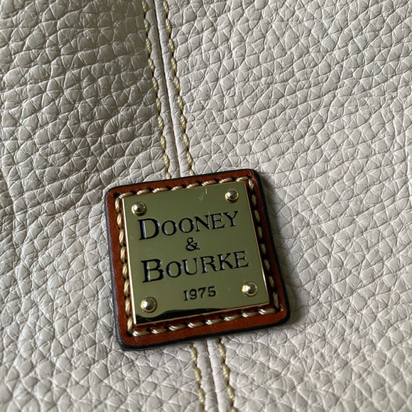Dooney & Bourke light beige or cream color crossbody bag - Picture 4 of 6